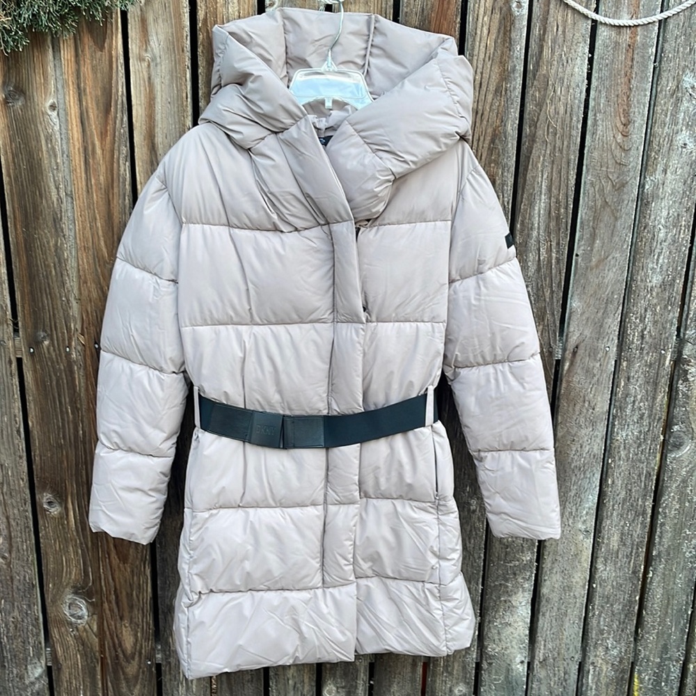 DKNY Puffer Coat Medium Tan Long Hood Belted Nwot Faux Down Winter M Khaki
